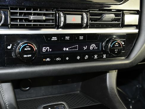 Used 2022 Nissan Pathfinder SV image 28