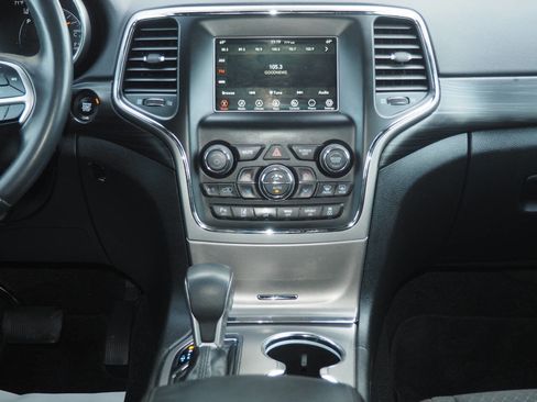 Used 2021 Jeep Grand Cherokee Laredo image 19