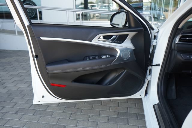 Used 2026 Genesis G70 2.5T Prestige RWD image 15