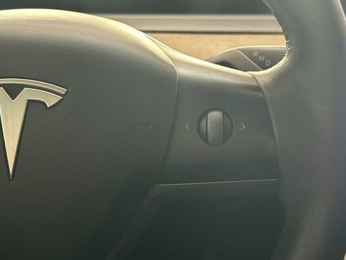 Used 2021 Tesla Model Y Long Range image 29