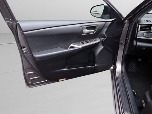 Used 2015 Toyota Camry LE FWD image 14