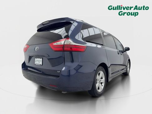 Used 2018 Toyota Sienna LE w/ Carpet Mat Package FWD image 8