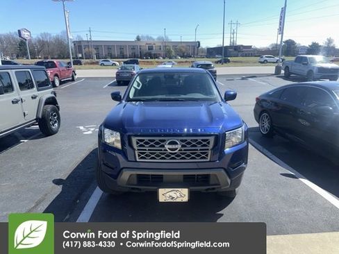 Used 2022 Nissan Frontier SV image 2