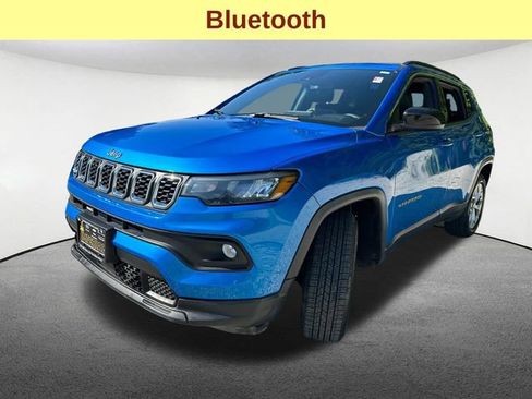 Used 2024 Jeep Compass Latitude AWD/4WD image 5