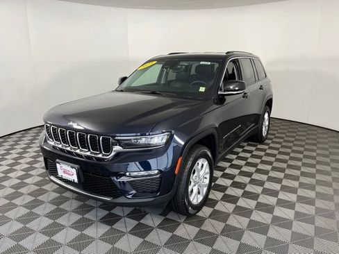 Used 2023 Jeep Grand Cherokee Limited AWD/4WD image 3