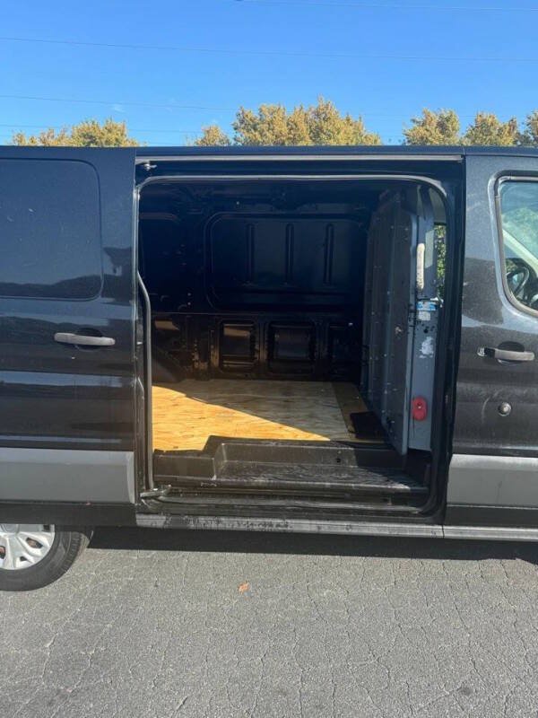 Used 2015 Ford Transit 150 130 Low Roof w/ Exterior Upgrade Package RWD image 10