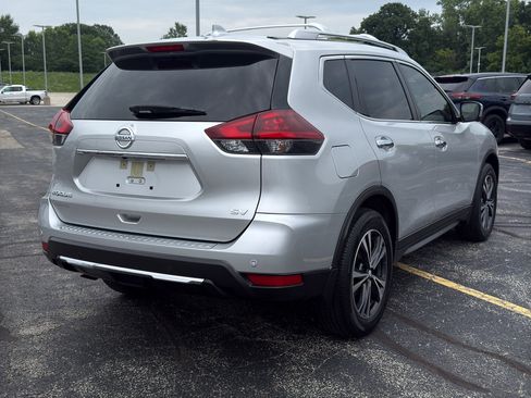 Used 2019 Nissan Rogue SV w/ Premium Package FWD image 5