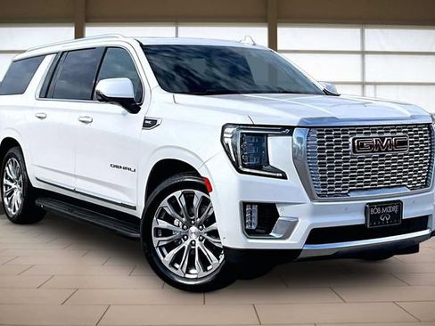 Used 2023 GMC Yukon XL Denali w/ Advanced Technology Package AWD/4WD image 12