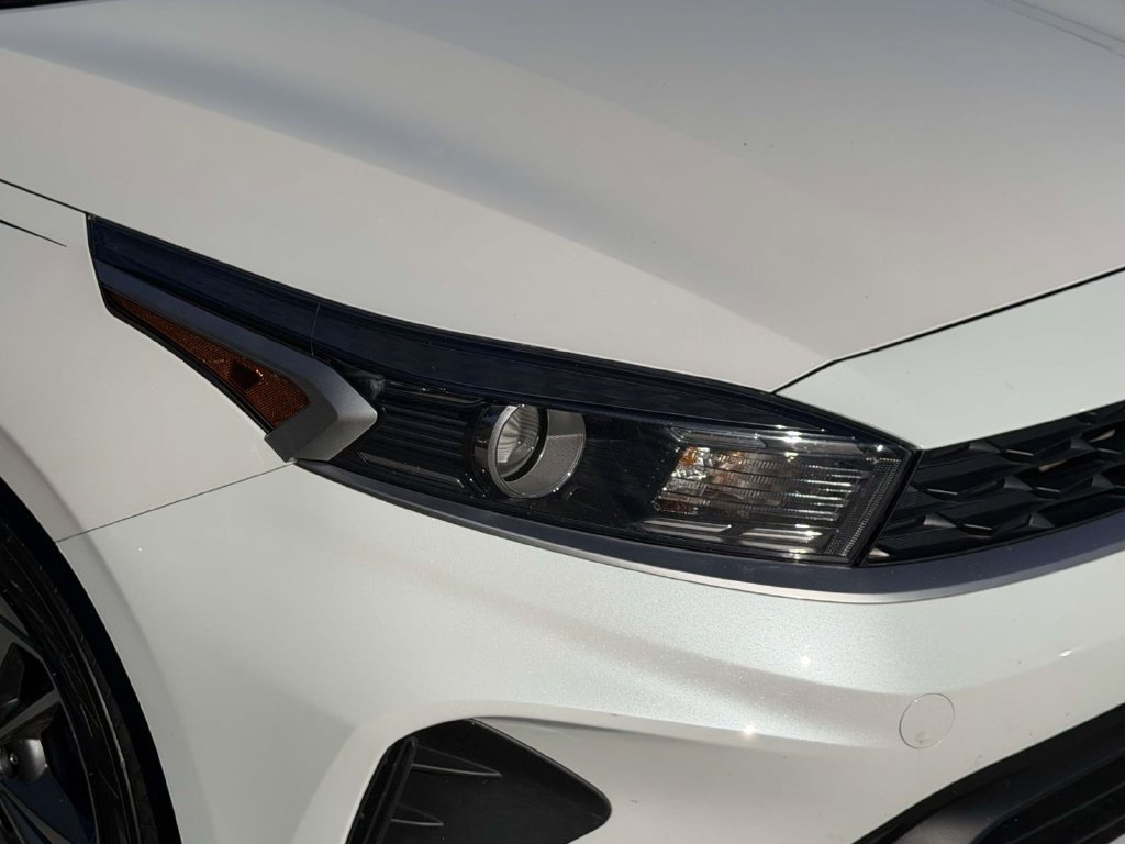 Used 2023 Kia Forte LXS w/ LXS Technology Package FWD image 9
