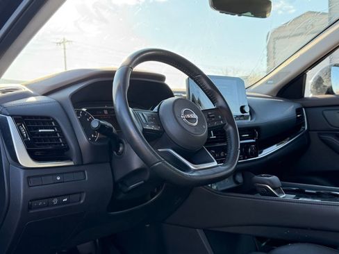 Used 2023 Nissan Rogue SL w/ SL Premium Package image 11