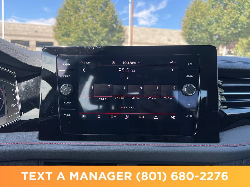 Used 2025 Volkswagen Jetta GLI Autobahn FWD image 21
