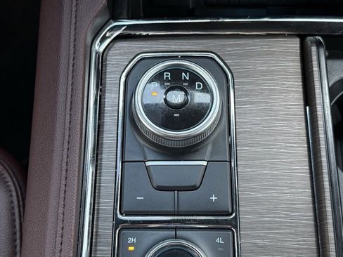 Used 2024 Ford Expedition Limited image 28