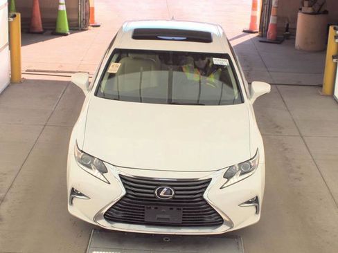 Used 2018 Lexus ES 350 w/ Premier Package image 2