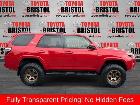 Used 2018 Toyota 4Runner TRD Off-Road AWD/4WD image 2