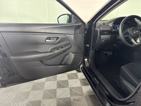 Used 2024 Nissan Sentra SV FWD image 5