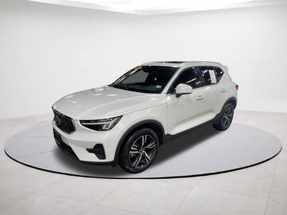 Used 2025 Volvo XC40 B5 Core