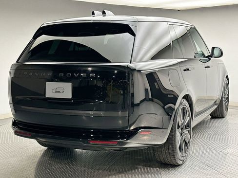 Certified 2025 Land Rover Range Rover SE image 13