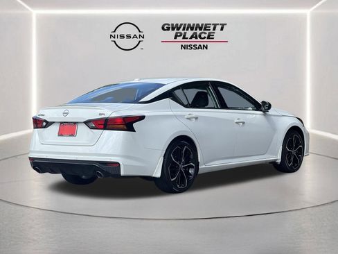 Used 2024 Nissan Altima 2.5 SR FWD image 23