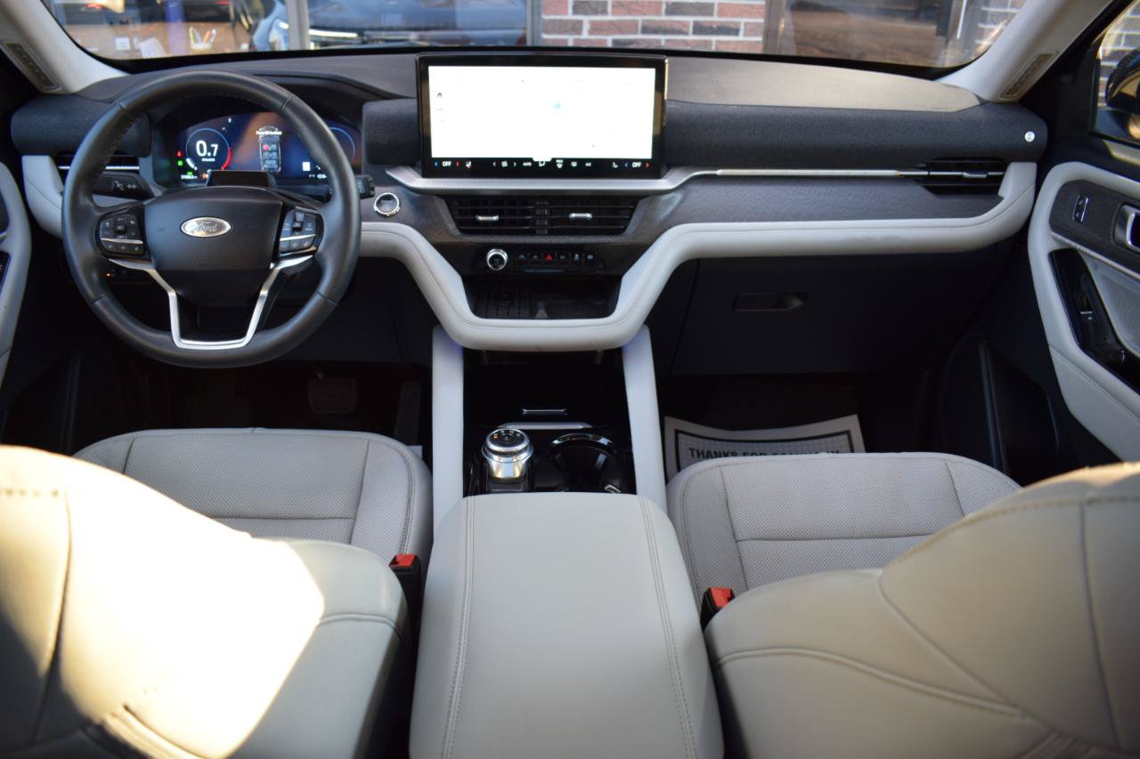 Used 2025 Ford Explorer Platinum w/ LUX Leather Package AWD/4WD image 24