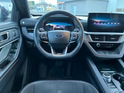 Certified 2025 Ford Explorer ST image 11