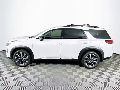 New 2026 Nissan Pathfinder Platinum FWD image 4