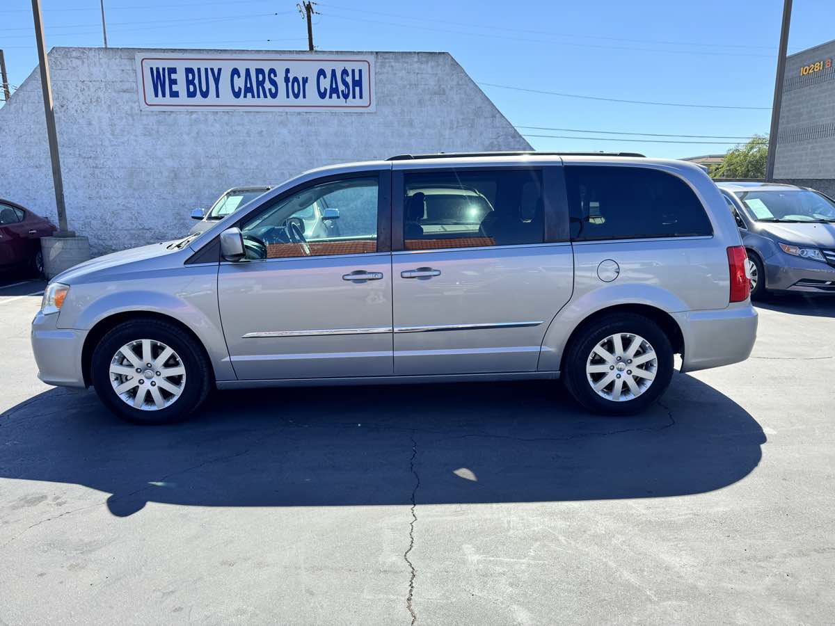 Used 2016 Chrysler Town & Country Touring FWD image 14