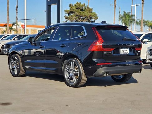 Used 2019 Volvo XC60 T5 Momentum w/ Multimedia Package image 2