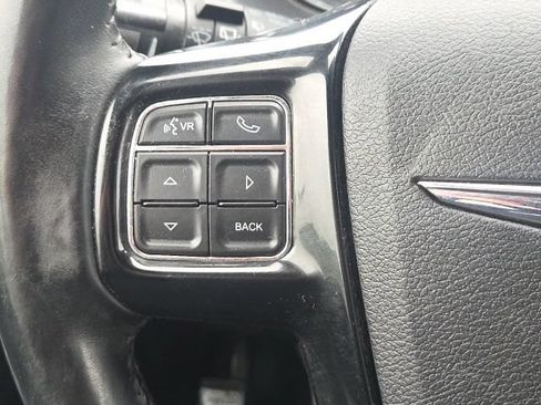 Used 2015 Chrysler Town & Country S FWD image 36