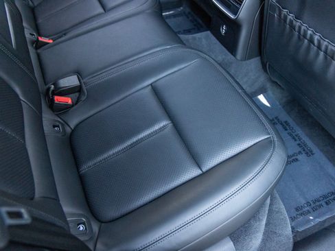 Certified 2024 Porsche Macan image 46