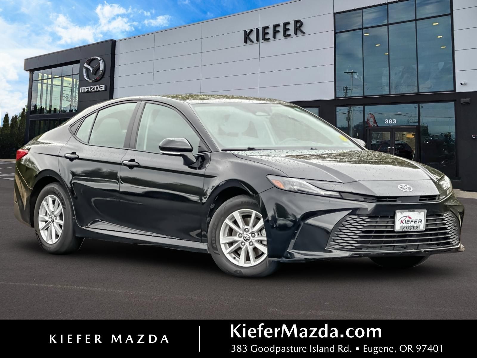 Used 2025 Toyota Camry LE FWD image 1