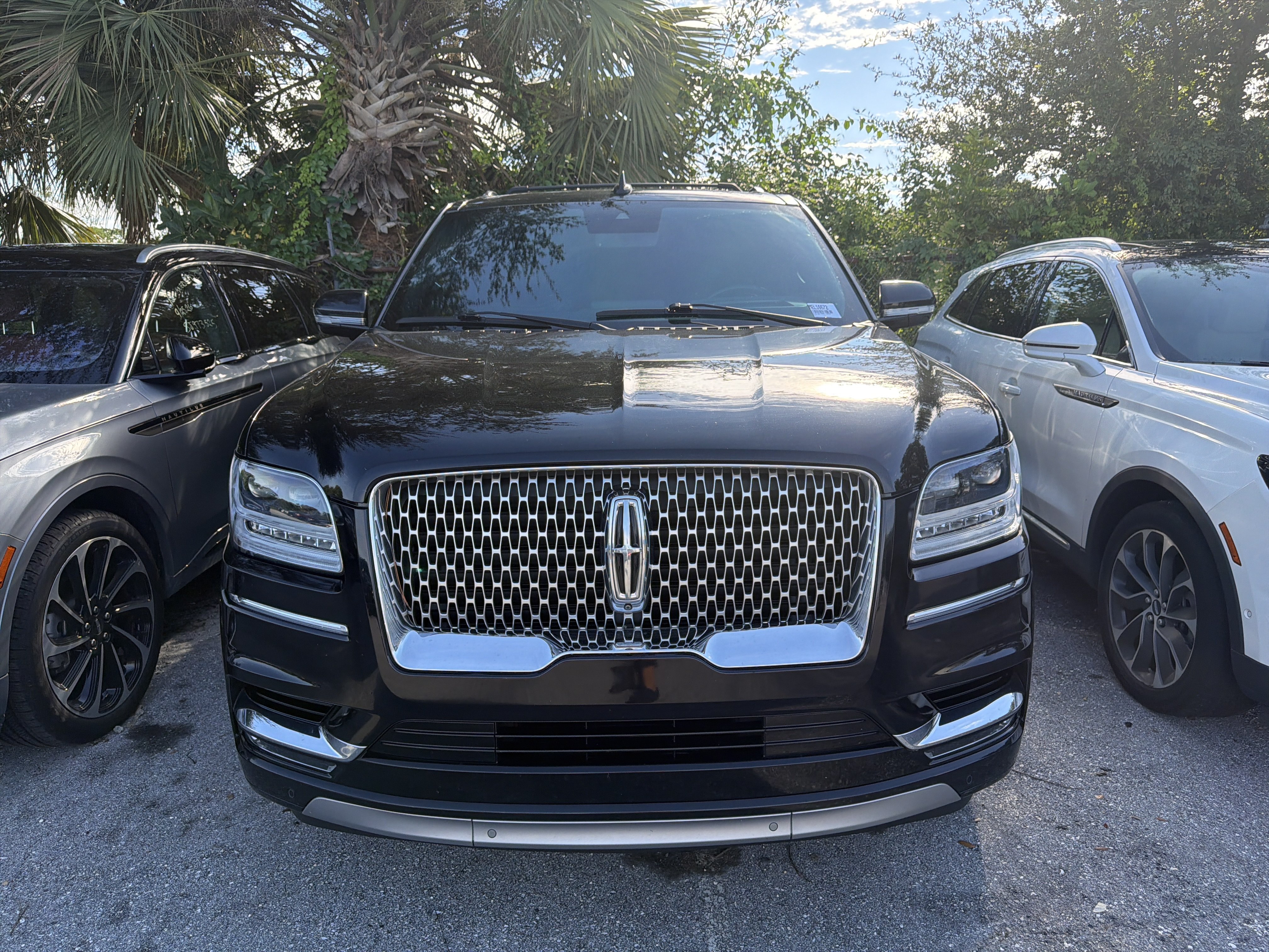 Used 2021 Lincoln Navigator Reserve w/ Luxury Package AWD/4WD image 2