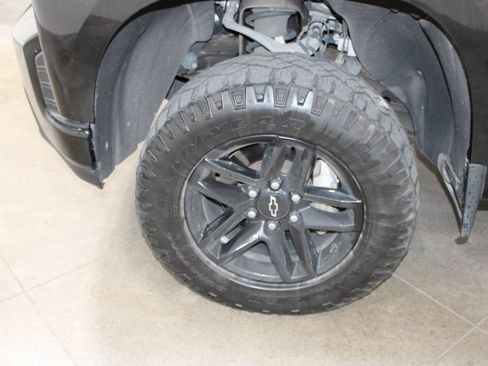 Used 2019 Chevrolet Silverado 1500 LT Trail Boss AWD/4WD image 36