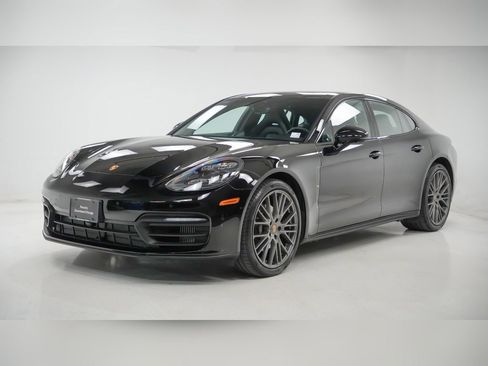 Certified 2022 Porsche Panamera Platinum Edition image 1