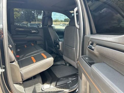 Used 2025 GMC Sierra 1500 AT4 w/ Technology Package image 8