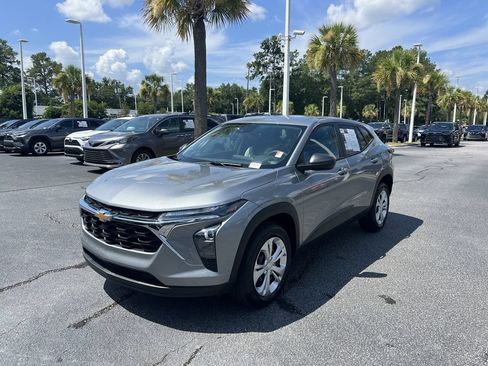 Used 2025 Chevrolet Trax LS w/ Driver Confidence Package FWD image 5