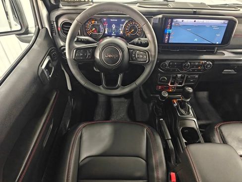 Used 2026 Jeep Wrangler Unlimited Rubicon AWD/4WD image 4
