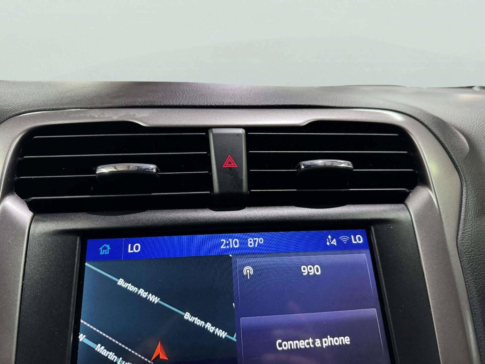 Used 2020 Ford Fusion SE FWD image 26