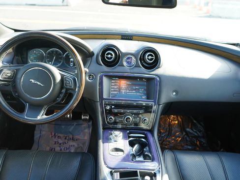 Used 2011 Jaguar XJ L Supersport RWD image 15