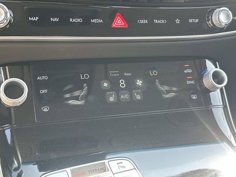 New 2026 Genesis GV70 2.5T AWD/4WD image 16