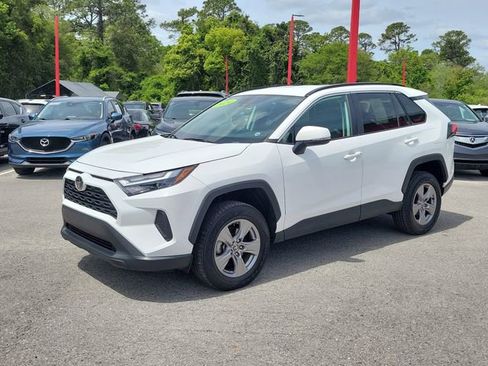 Used 2024 Toyota RAV4 XLE FWD image 5