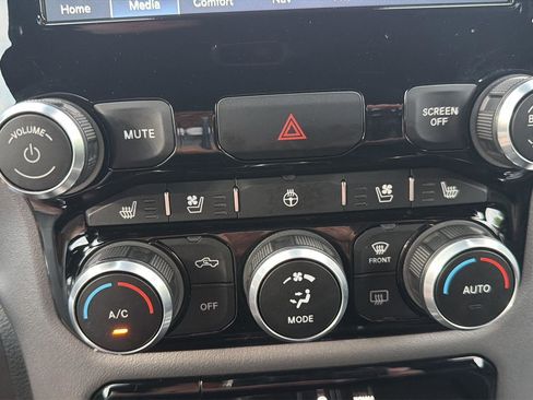 Used 2024 RAM 1500 Laramie image 9