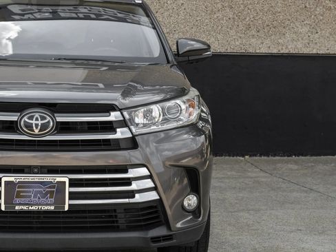 Used 2017 Toyota Highlander Limited Platinum FWD image 46
