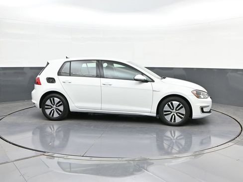 Used 2016 Volkswagen e-Golf SE w/ DC Fast Charging Package image 23