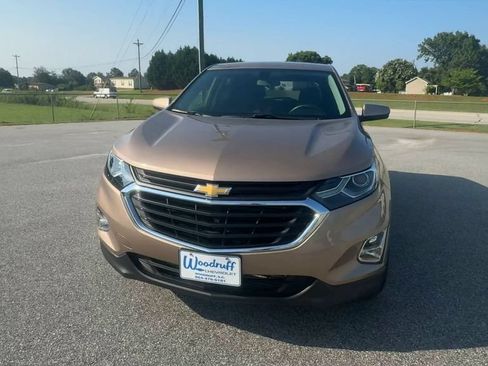 Used 2019 Chevrolet Equinox LT FWD image 3