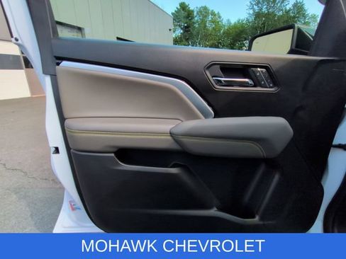 Used 2024 Chevrolet Colorado ZR2 w/ ZR2 Convenience Package III AWD/4WD image 23