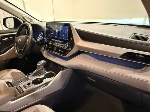 Used 2020 Toyota Highlander Platinum FWD image 35