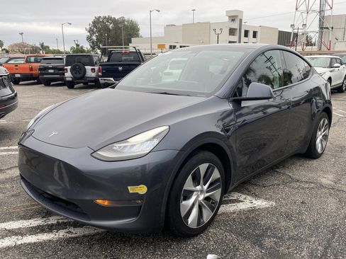 Used 2021 Tesla Model Y Long Range image 2
