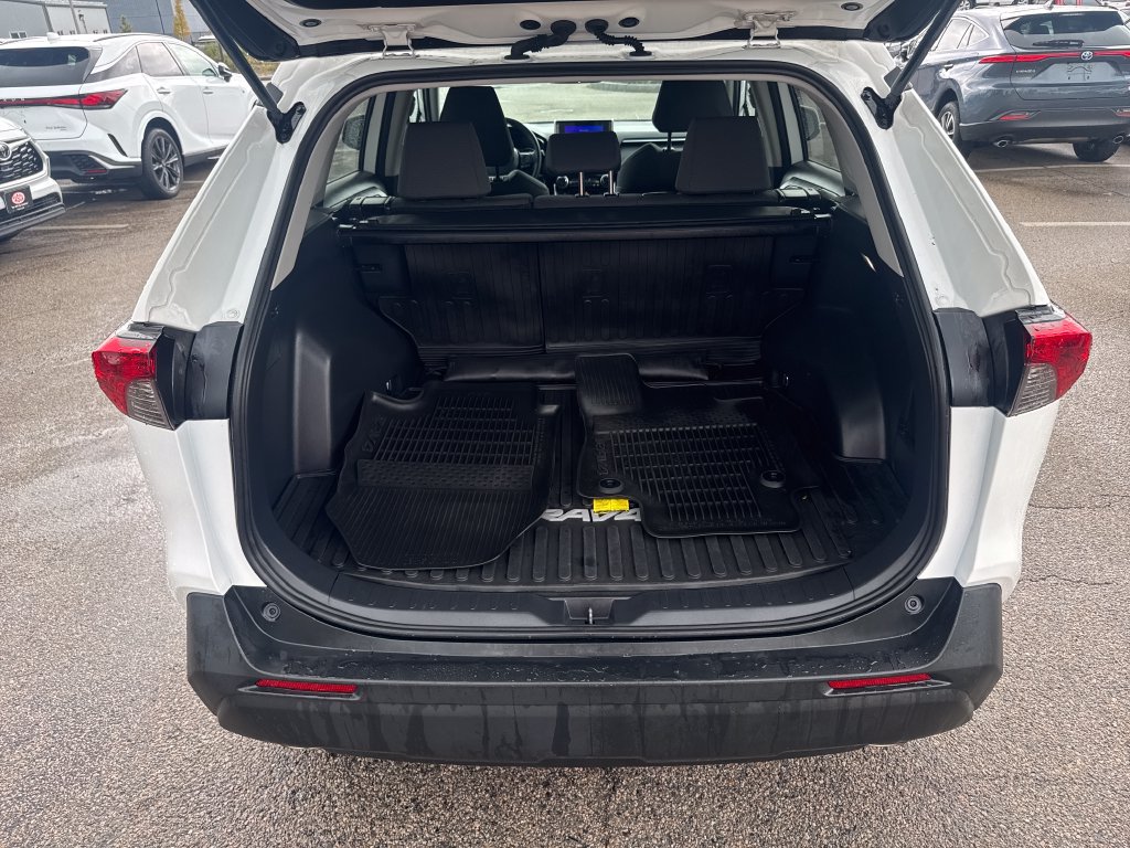 Used 2024 Toyota RAV4 XLE AWD/4WD image 7