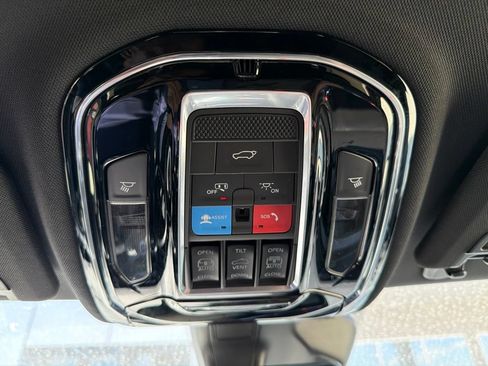 Used 2022 Jeep Grand Cherokee L Overland w/ Luxury Tech Group IV AWD/4WD image 62