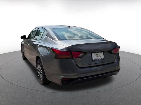 Used 2025 Nissan Altima 2.5 SV FWD image 9